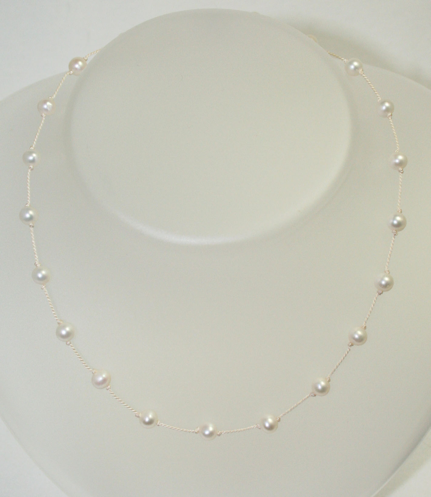 RC12851-18 14K Gold & Pearl Bead Tin-Cup Necklace